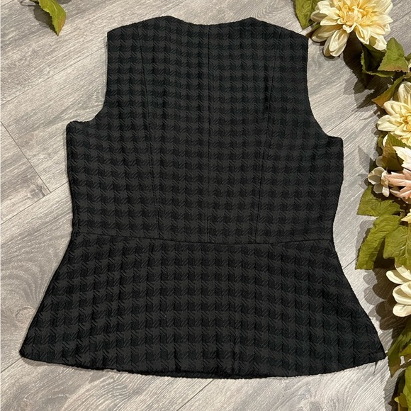 Theory kuvana asymmetrical zip front sleeveless houndstooth peplum top. Size L - Picture 5 of 10